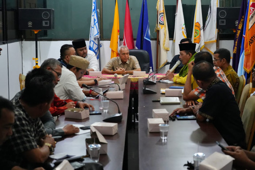 Kaban Kesbangpol Kota Medan Irwan Ritonga Pimpin Rapat Bersama FKUB Kota Medan Bahas Permasalahan Gereja Elim Kristen Indonesia (GEKI) bertempat di Kantor Kesbangpol Kota Medan, Kamis (26/1).