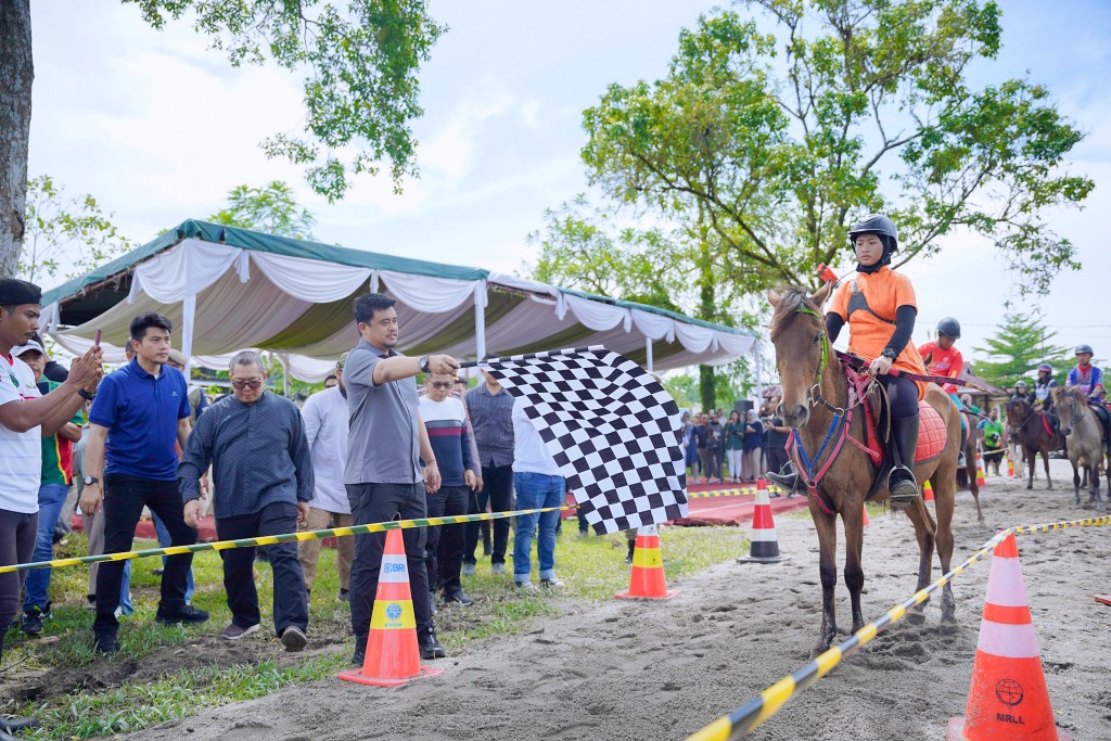 Wali Kota Medan Bobby Nasution Membuka Horseback Archery Championship 2023 Memperebutkan Piala Wali Kota Medan di Cadika Stable, Sabtu (22/7)