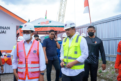 Bobby Nasution Dampingi Menteri Perhubungan (Menhub) Budi Karya Sumadi Tinjau Pembangunan Jalur Layang Kereta Api (KA) Lintas Medan - Binjai di Jalan Sekip Kecamatan Medan Petisah.