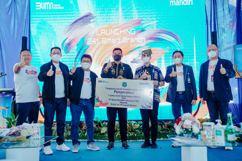 Bobby Nasution Pada Launching Smart Branch Bank Mandiri di Kantor Bank Mandiri Jalan Imam Bonjol Medan, Jumat (29/7).