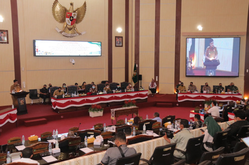 Bobby Nasution Hadiri Rapat Paripurna Penyampaian Laporan Badan Anggaran, Pendapat Fraksi-Fraksi DPRD Kota Medan dan Penandatanganan / Pengambilan Keputusan DPRD Kota Medan sekaligus Persetujuan Bersama atas Ranperda Kota Medan tentang Pertanggungjawaban Pelaksanaan APBD Kota Medan Tahun Anggaran (TA) 2021 di DPRD Medan, Senin (27/6).