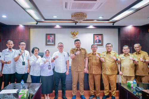 Bobby Nasution Saat Menerima Audiensi Kepala Kantor Pertanahan Kota Medan Reza Andrian Fachri di Balai Kota, Selasa (6/6).