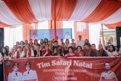 Bobby Nasution Saat Melaksanakan Safari Natal di GKPI Jemaat Khusus Glugur Darat Jalan Gunung Seulawah, Kelurahan Glugur Darat, Kecamatan Medan Timur, Minggu (27/11).