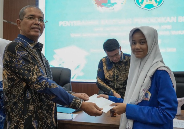 Koperasi Pegawai Republik Indonesia (KPRI) Pemko Medan emberikan Beasiswa Kepada 184 Pelajar Berprestasi Anak Anggota