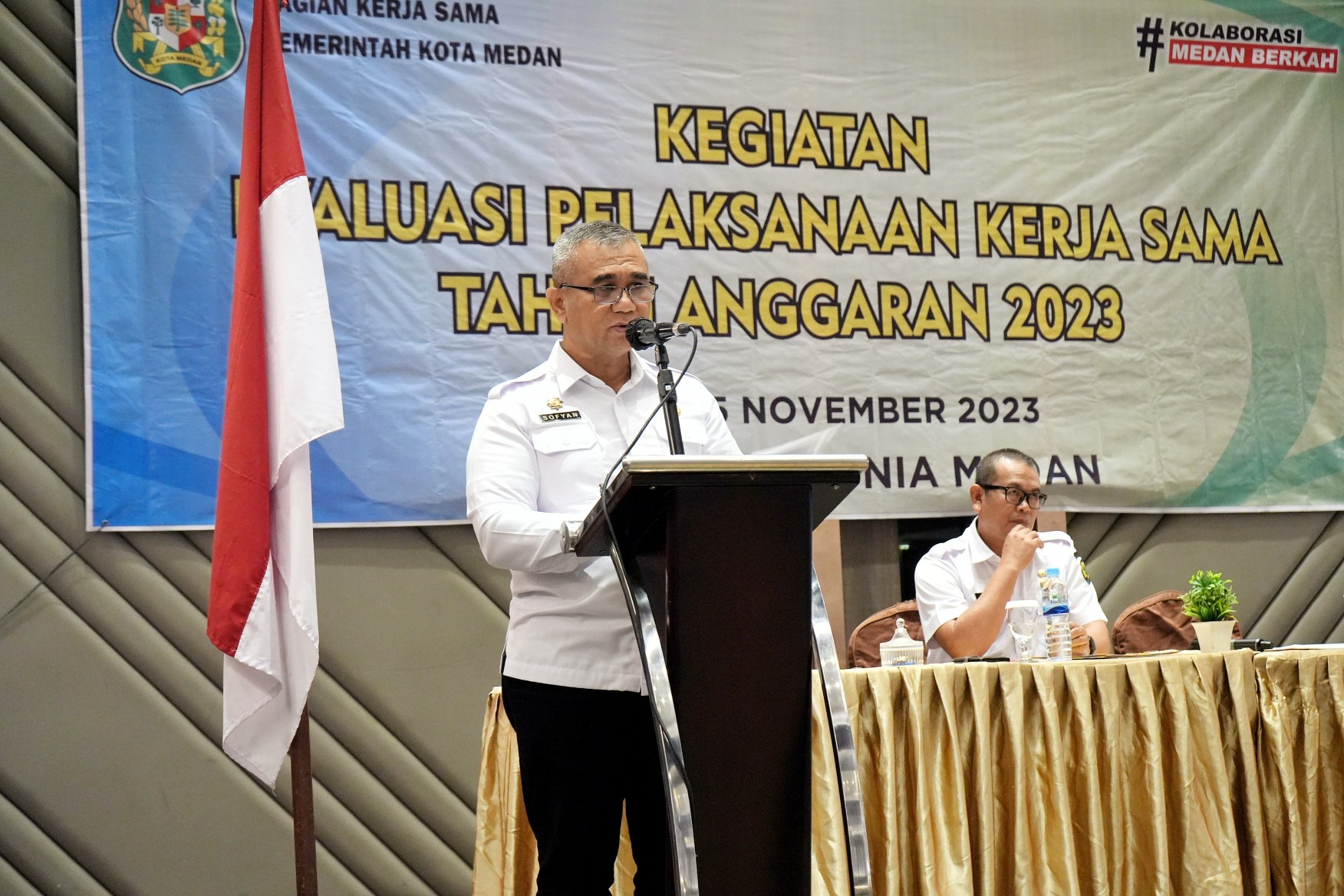 Asisten Pemerintahan dan Kesejahteraan Rakyat Setda Kota Medan, M. Sofyan Membuka Kegiatan Evaluasi Pelaksanaan Kerjasama di Lingkungan Pemko Medan Untuk TA 2023, di Hotel Le Polonia, Rabu (15/11/2023)