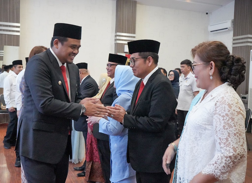 Wali Kota Medan, Bobby Nasution Melantik dan Mengambil Sumpah Empat Pimpinan Tinggi Pratama, di Ruang Rapat III Kantor Wali Kota Medan, Rabu (24/1/2024)