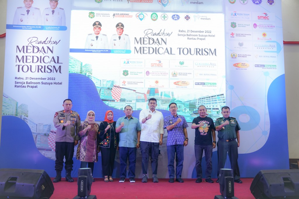 Wali Kota Medan, Bobby Nasution Dalam Roadshow MMT di Seroja Ballroom Suzuya Hotel, Rantau Prapat, Kabupaten Labuhanbatu, Rabu (21/12) Malam