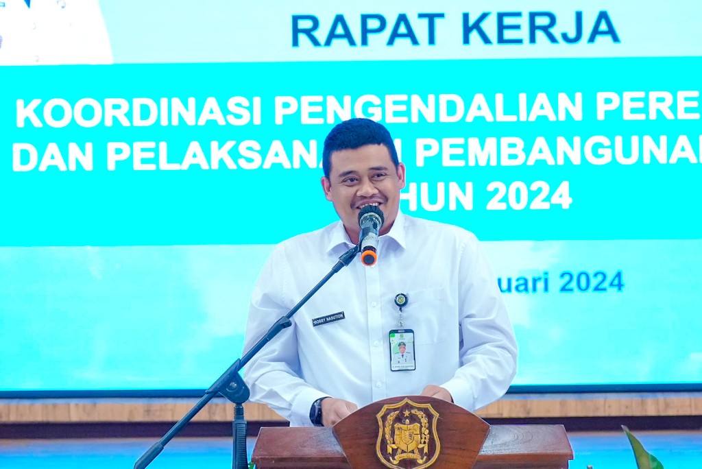 Wali Kota Medan, Bobby Nasution Membuka Rapat Kerja Koordinasi Pengendalian Perencanaan dan Pelaksanaan Pembangunan Daerah Tahun 2024, di Gedung PKK Medan, Senin (12/2/2024)