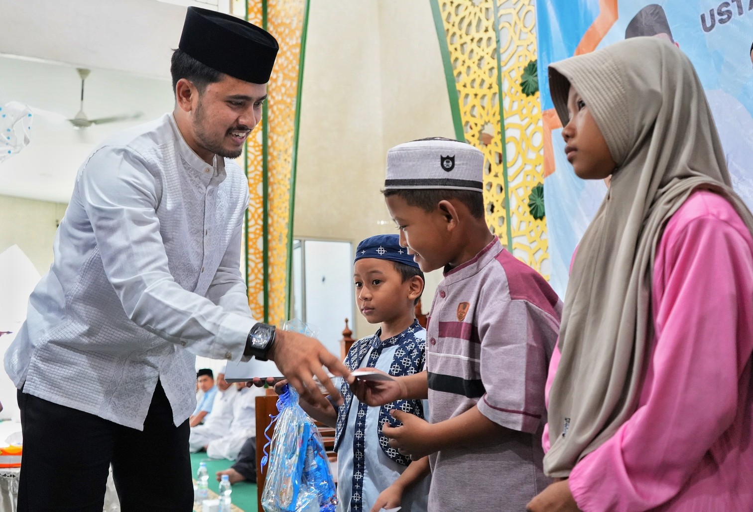 Camat Medan Petisah, Arafat Syam
Menghadiri Acara Pengajian Akbar Kecamatan Medan Petisah, di Masjid Istiqomah, Jalan Ayahanda, Jum'at (5/1/2024)