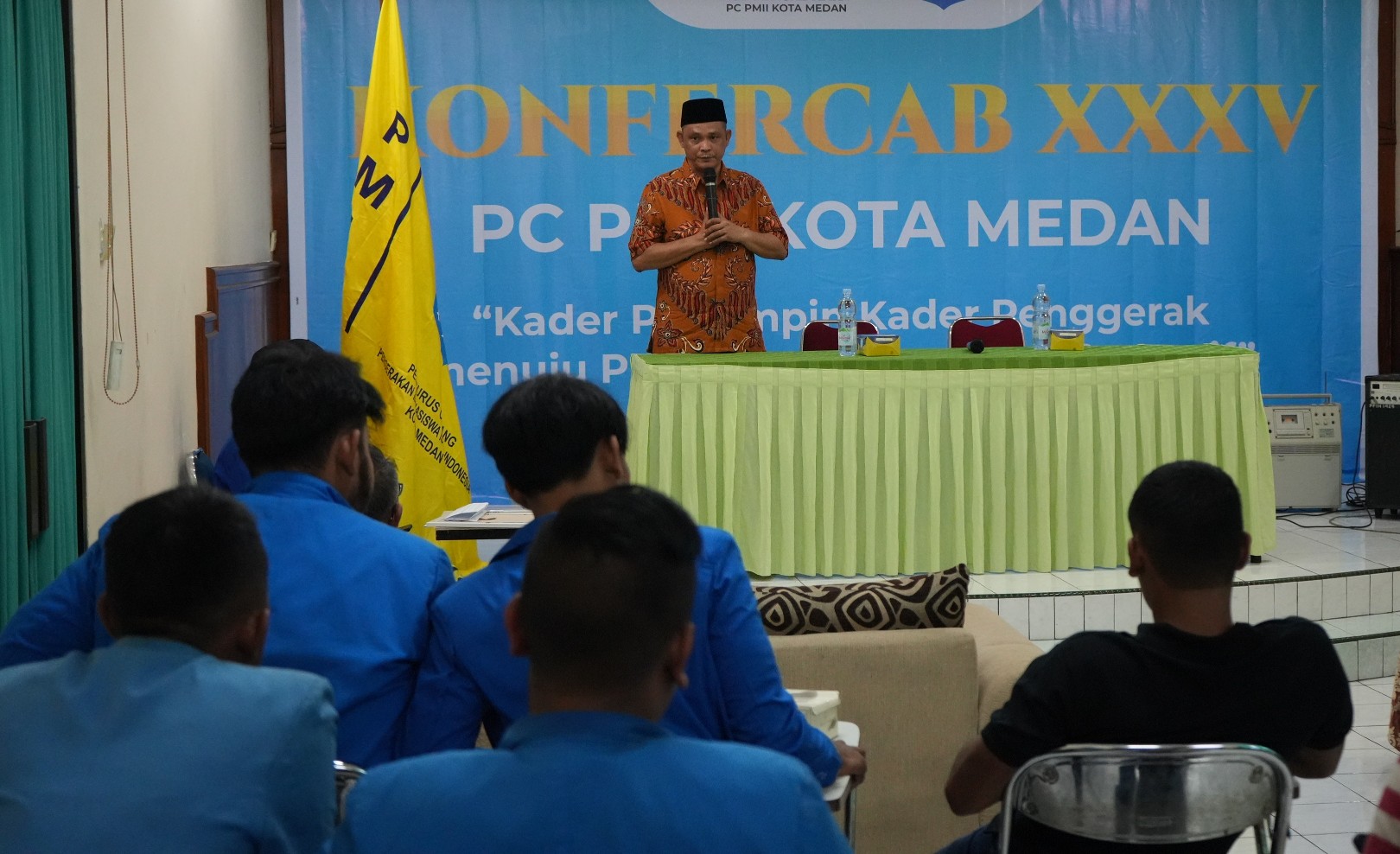 Kepala Badan Kesatuan Bangsa dan Politik (Kesbangpol) Kota Medan, Andy Mario Siregar Mewakili Wali Kota Medan, Bobby Nasution Dalam Acara Konfercab XXXV PC PMII Kota Medan di Asrama Haji Medan, Minggu (7/1/2024)