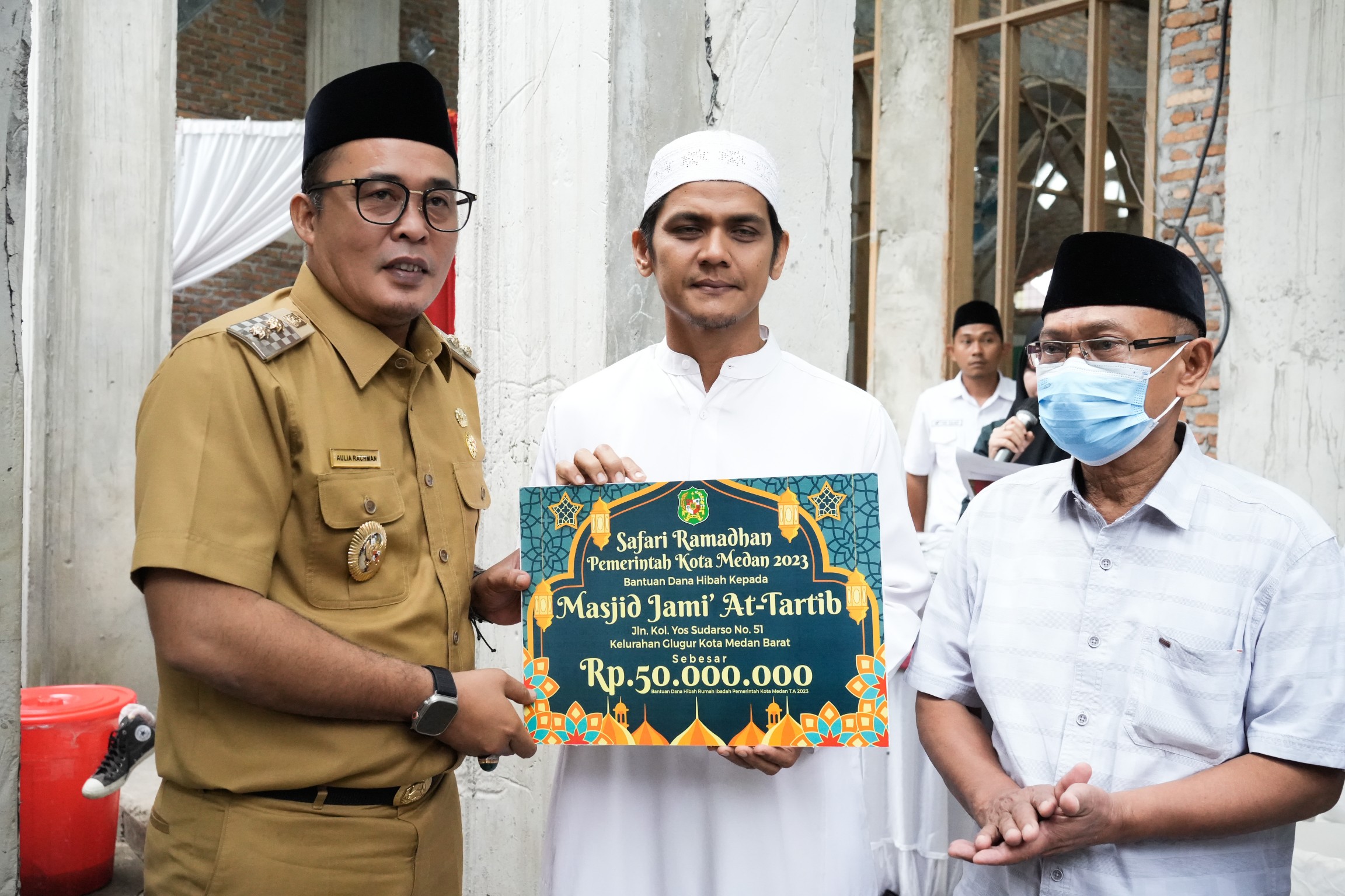 Wakil Wali Kota Medan H. Aulia Rachman Membuka Forum Dialog Guna Menyerap Aspirasi Warga Dalam Safari Ramadan di Masjid Jami'at Tartib Jalan Yos Sudarso Kecamatan Medan Barat, Senin (3/4)