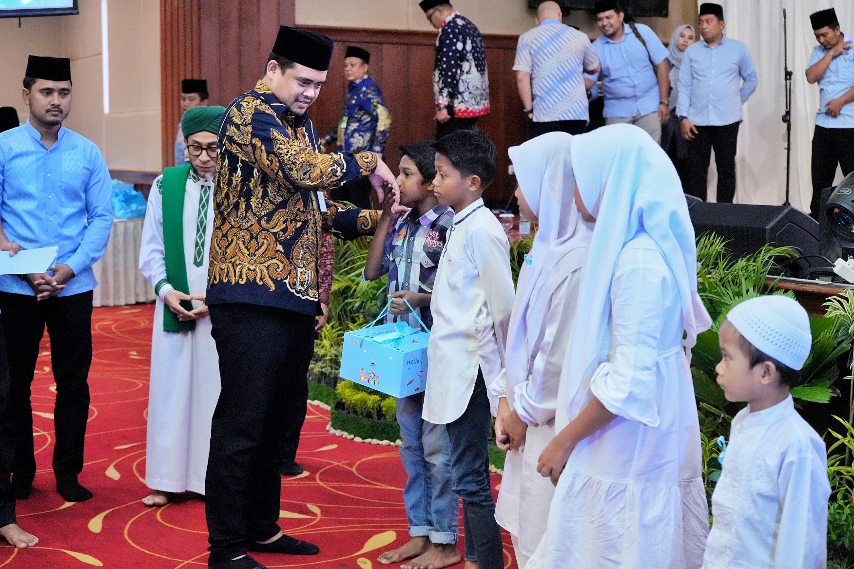 Wali Kota Medan, Bobby Nasution Menghadiri Pengajian Akbar Kecamatan Medan Petisah dan Kecamatan Medan Baru yang diadakan di Wisma Benteng Medan, Kamis (25/1/2024)