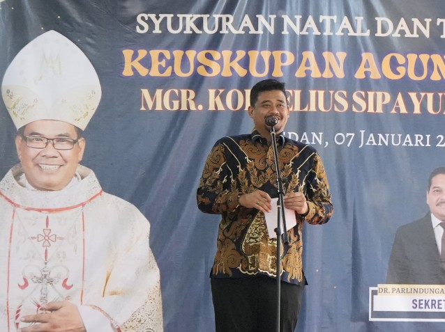 Wali Kota Medan, Bobby Nasution Menghadiri Open House Syukuran Natal dan Tahun Baru Keuskupan Agung Medan, di Halaman Gereja Katolik Santo Antonius Padua Hayam Wuruk, Minggu (7/1/2024)