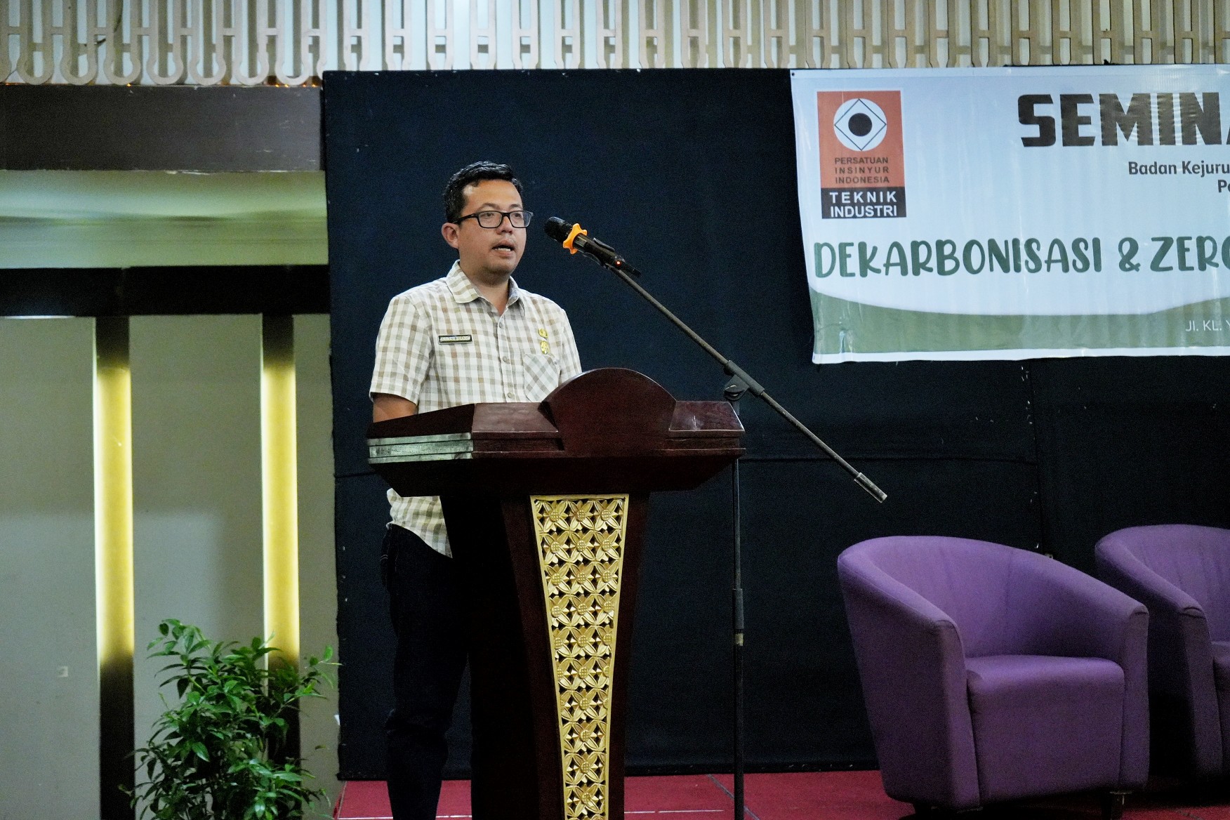 Pemko Medan Memberikan Apresiasi Atas Digelarnya Seminar plPenerapan Dekarbonasi & Zero Emission Menuju Ekonomi Hijau Kota Medan Yang Digelar di Hotel Emerald Garden, Selasa (30/1/2024)