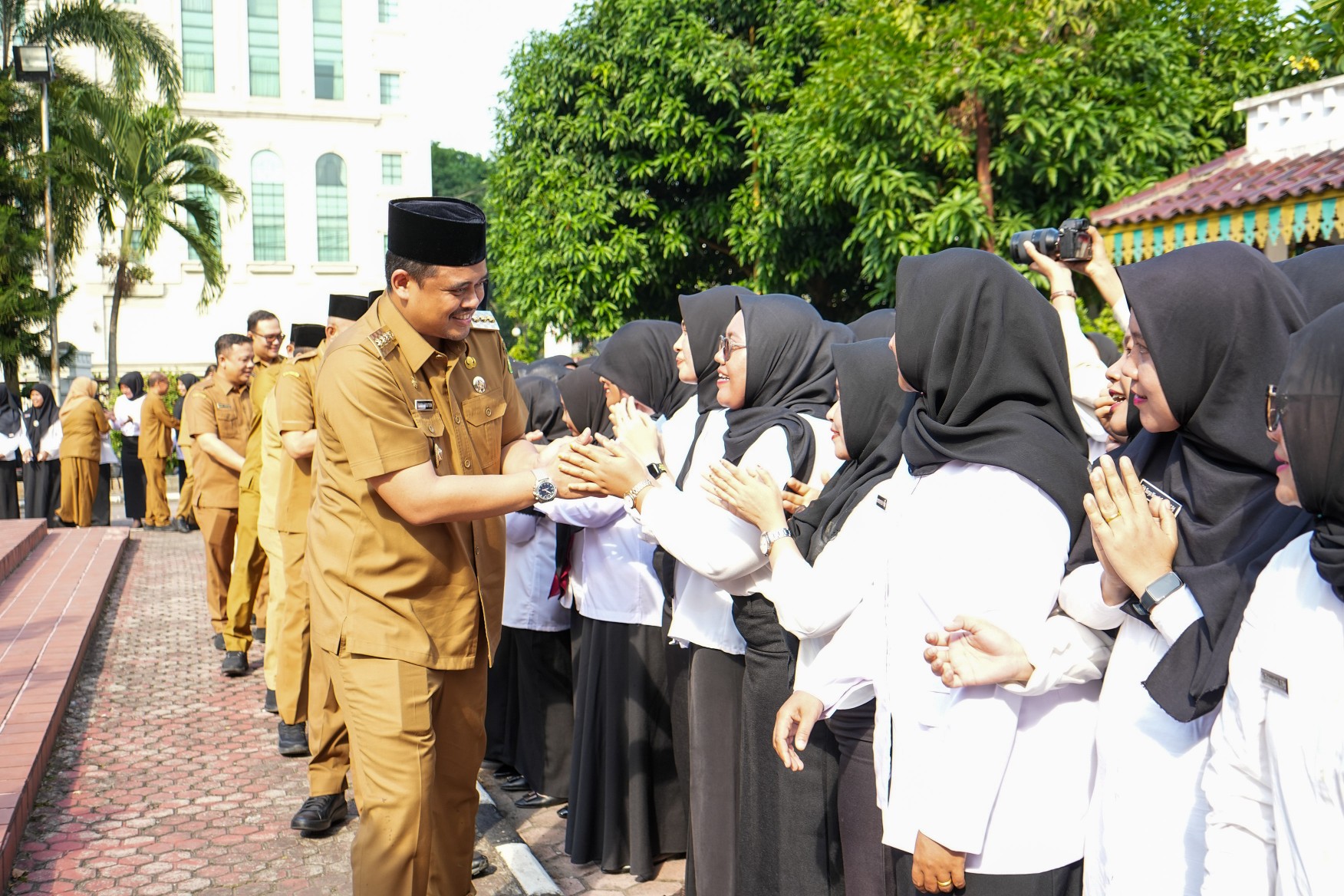 Wali Kota Medan, Bobby Nasution Melantik 679 Pegawai Pemerintah Dengan Perjanjian Kerja (PPPK) di Lingkungan Pemko Medan, Senin (27/5/2024)