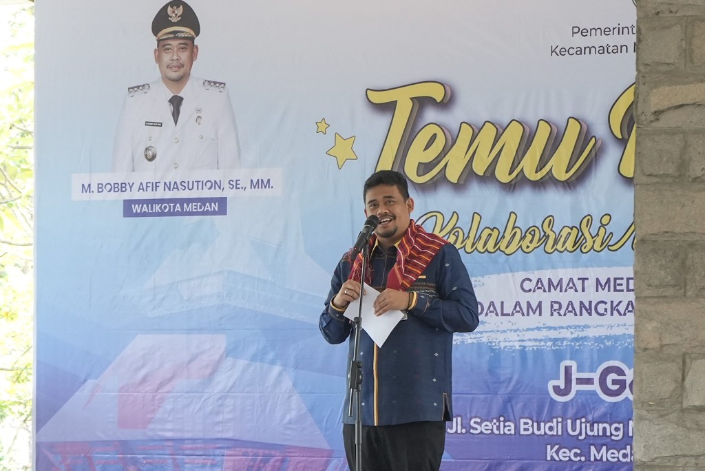 Wali Kota Medan, Bobby Nasution Dalam Kegiatan Ramah Tamah dengan masyarakat Medan Tuntungan, Jumat (12/1/2024)