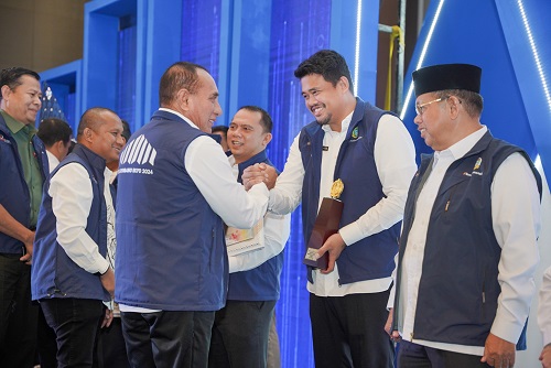 Kota Medan Raih PPD Tahun 2023 Terbaik Pertama, Penghargaan ini diberikan dalam acara TOP Musyawarah Perencanaan Pembangunan (Musrenbang) Rencana Kerja Pembangunan Daerah (RKPD) Sumut Tahun 2024 di Santika Premiere Dyandra Hotel, Medan, Rabu (12/4).