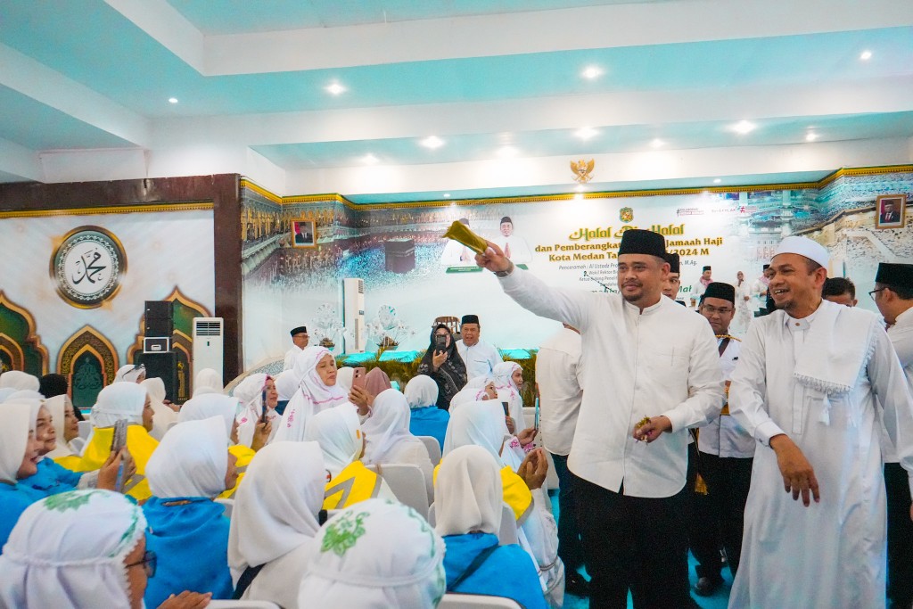 Wali Kotw Medan, Bobby Nasution Melepas Keberangkatan 2.482 Calon Haji (Calhaj) Asal Kota Medan, di Gelanggang Mahasiswa Universitas Islam Negeri Sumatera Utara (UINSU), Kamis (9/5/2024)