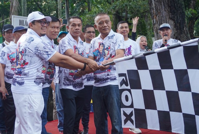 Seribuan Pegawai dan Keluarga Dinas Perhubungan (Dishub) Medan mengikuti Gerak Jalan Santai Bersama Keluarga, Minggu (15/10/2023)