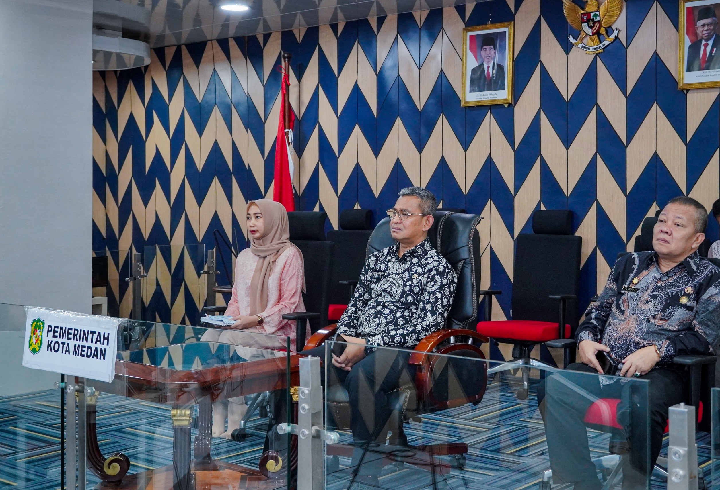 Sekda Kota Medan, Wiriya Alrahman Mengikuti Sosialisasi Seleksi Berjenjang Daerah Pada Anugerah Aparatur Sipil Negara (ASN) 2023, Yang Digelar Kemenpan-RB Secara  Virtual, Kamis, (2/11/2023)