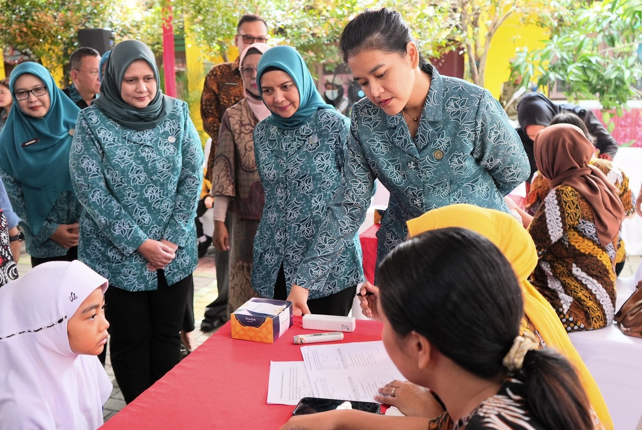 Pemko Medan Mencanangkan Pemberian Vaksinasi Human Papillomavirus (HPV) Terhadap Siswi Kelas 5 SD/MI Atau Sederajat Yang Dilakukan di SD Negeri 060901, Jalan Mongonsidi, Kecamatan Medan Polonia, Kamis (31/8/2023)