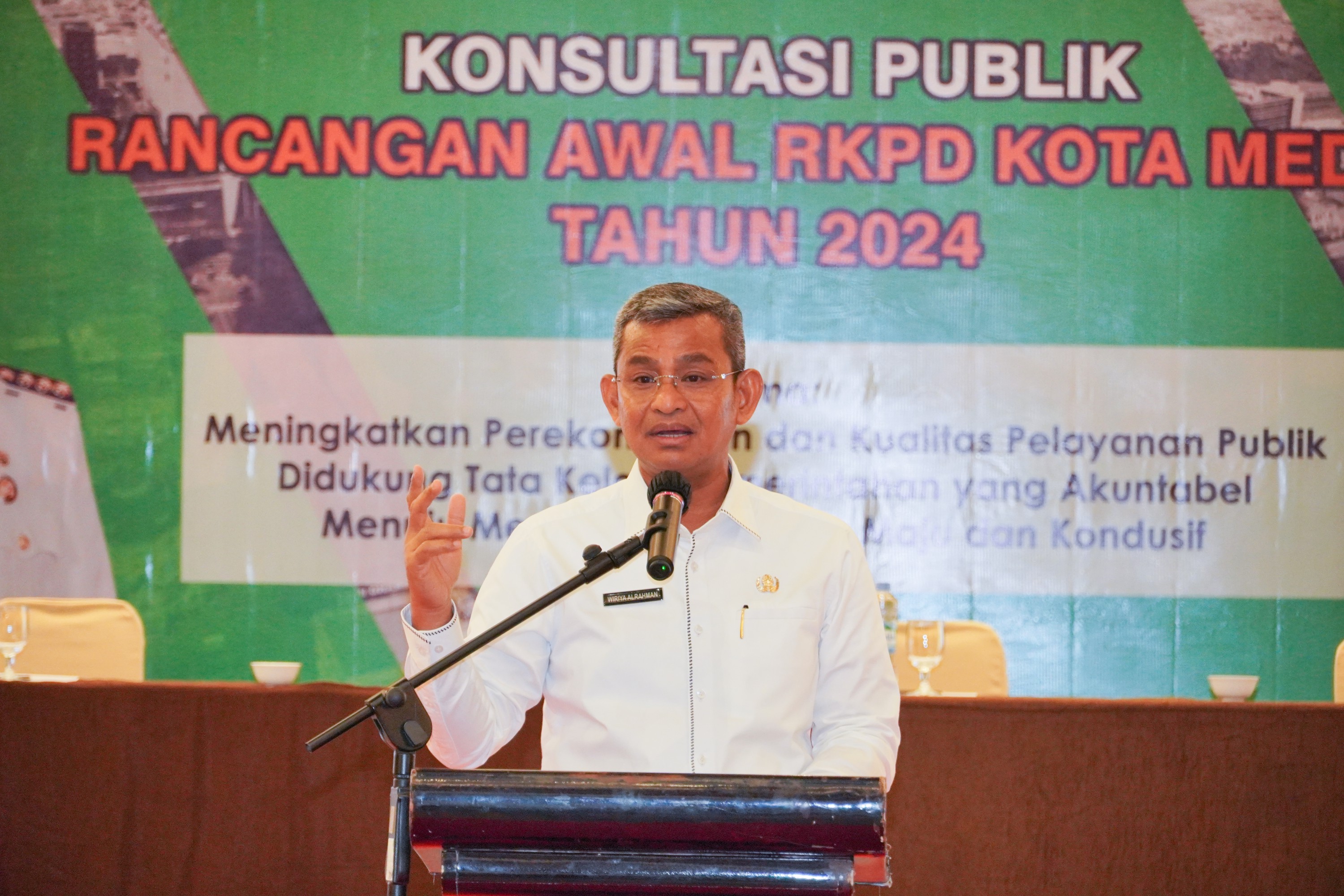 Sekda Kota Medan, Wiriya Alrahman Mewakili Wali Kota Medan, Bobby Nasution Membuka Kegiatan Konsultasi Publik Rancangan Awal Rencana Kerja Pemerintah Daerah (RKPD) Tahun 2024 di Hotel Arya Duta Medan, Rabu (25/1)