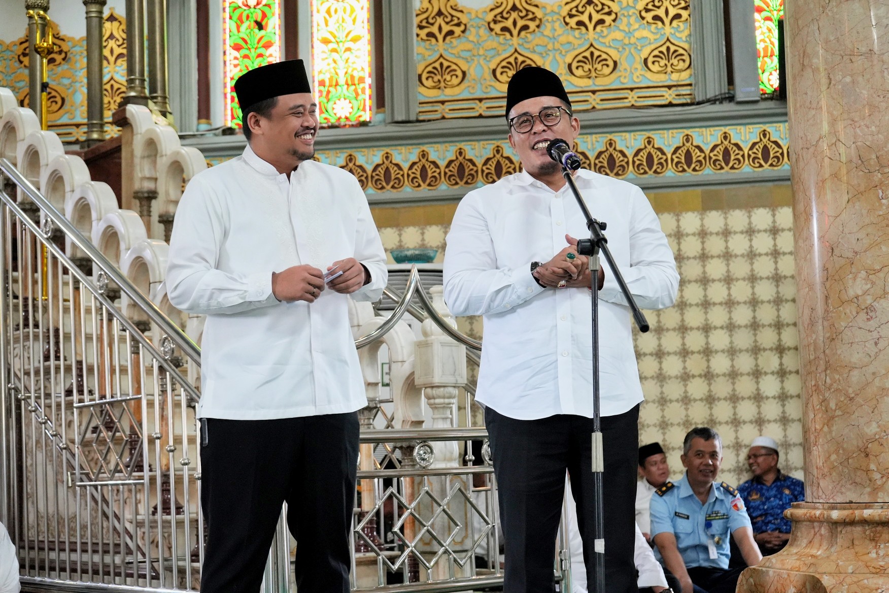 Ribuan warga dari Kota Medan dan Sekitarnya Memadati Mesjid Raya Al Mashun Untuk Mengikuti Peringatan Maulid Nabi Muhammad SAW 1445 H yang digelar Pemko Medan, Selasa (17/10/2023)