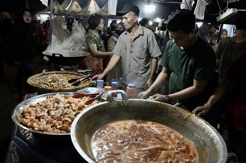 Jual Sosis Gulung dan Bakso Pentol, Pelaku UMKM di Arena MTQ Medan Dapat Omzet Rp 8 Juta/Hari