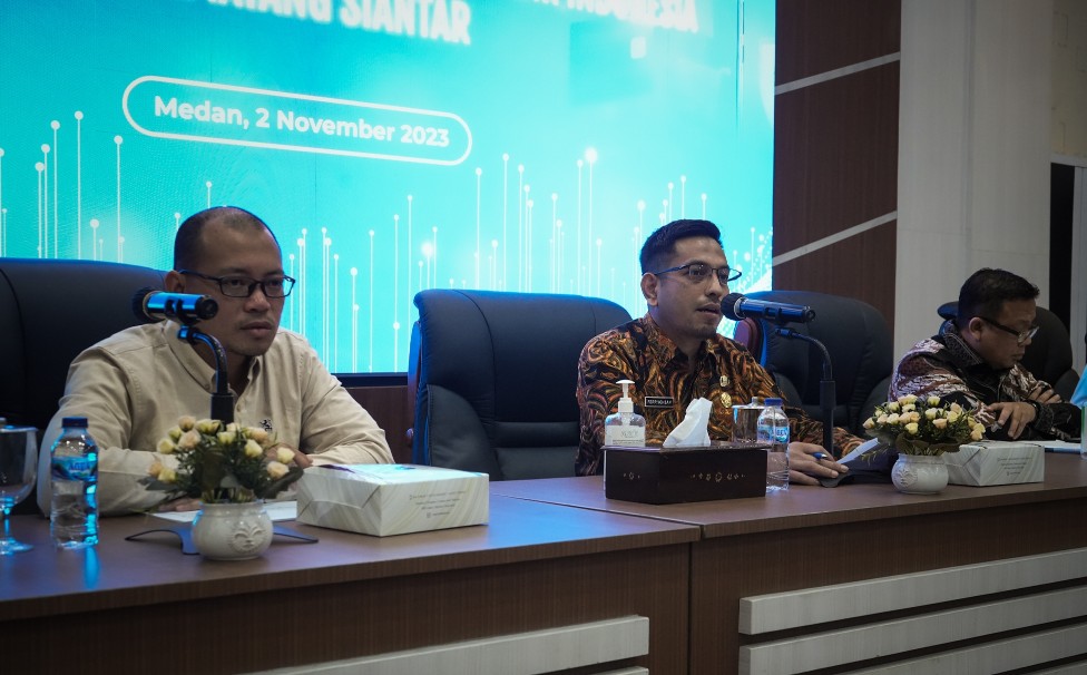 Asisten Administrasi Umum, Ferri Ichsan Dalam Kegiatan Capacity Building Tim Percepatan dan Perluasan Digitalisasi Daerah (TP2DD) Wilayah Kerja Kantor Perwakilan Bank Indonesia Pematangsiantar, di Ruang Rapat III, kantor Balai Kota Medan, Kamis (2/11/2023)