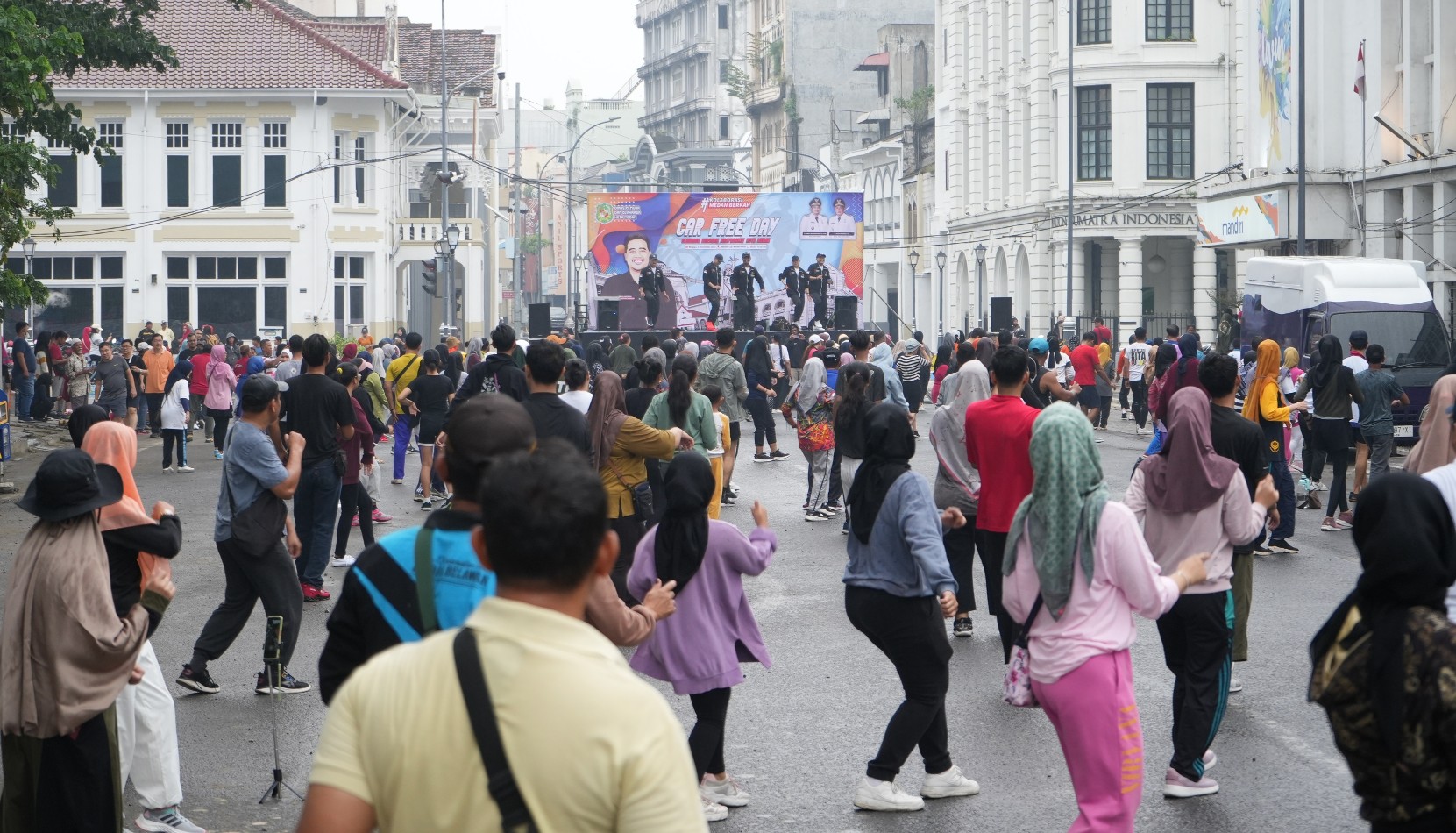 Kegiatan Car Free Day (CFD) Yang Berlangsung di Seputaran Lapangan Merdeka Medan Tetap Antusias Diikuti Oleh Masyarakat Meskipun Hujan Terus Mengguyur Kota Medan, Minggu (5/11/2023) Pagi