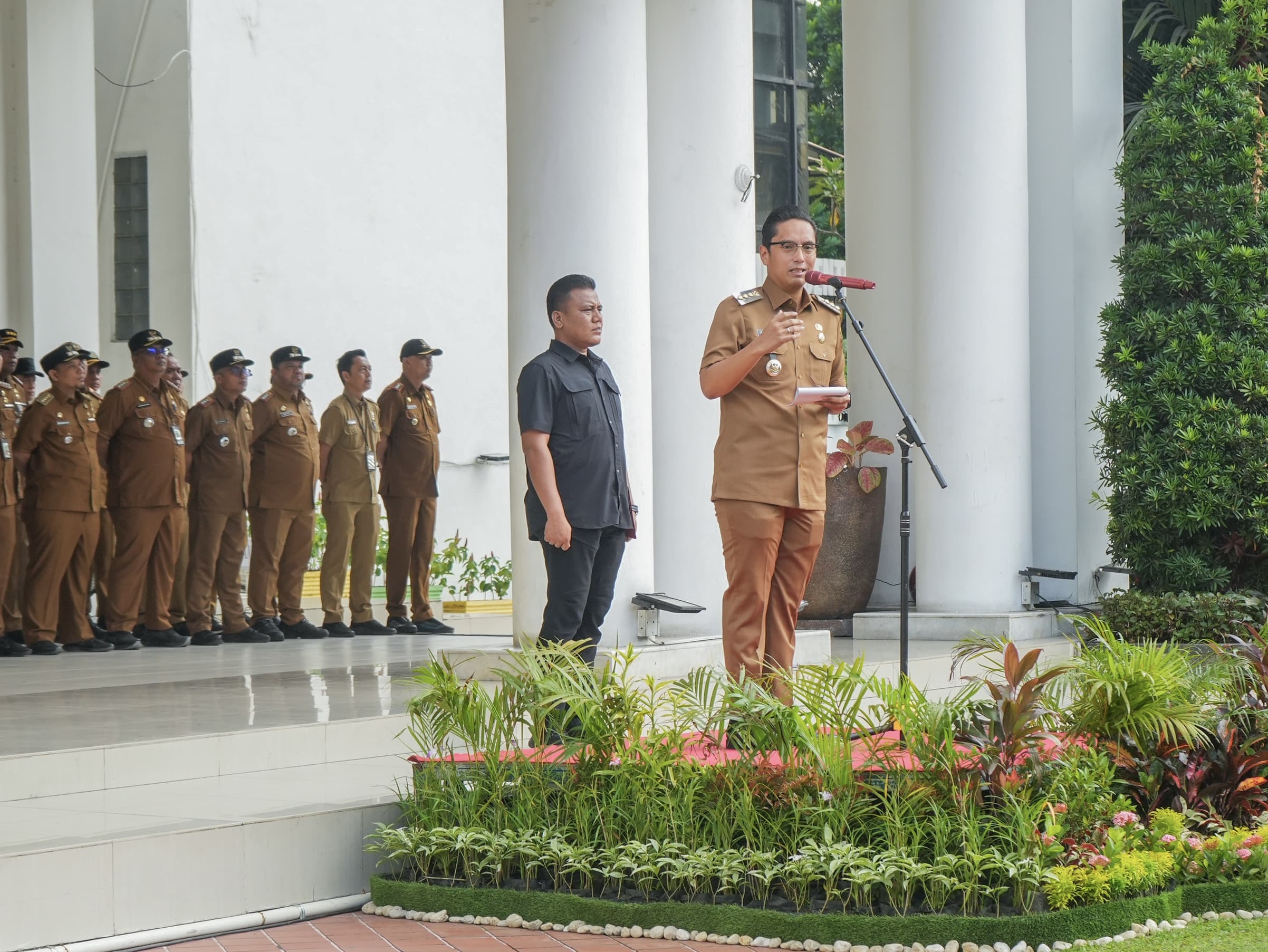 Pimpin Apel Perdana di Balai Kota, Wali Kota Medan: Pemko Medan Harus Bisa Jadi Keluarga Bagi Masyarakat