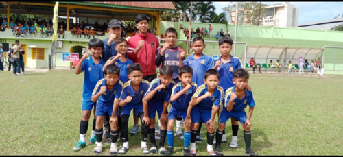 Bobby Nasution diwakili Kepala Dinas Pemuda dan Olahraga Kota Medan Pulungan Harahap Resmi Membuka Turnament Sepak Bola Crespo Championship U-16  Dalam Rangka Memperebutkan Piala Walikota Medan 2023 di Lap. Kebun Bunga Medan, Sabtu (7/1).