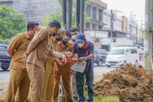 Pemko Medan Dibawah Kepemimpinan Wali Kota Medan Bobby Nasution Berkomitmen Terus Memperbaiki Infrastruktur Khususnya Jalan dan Drainase.