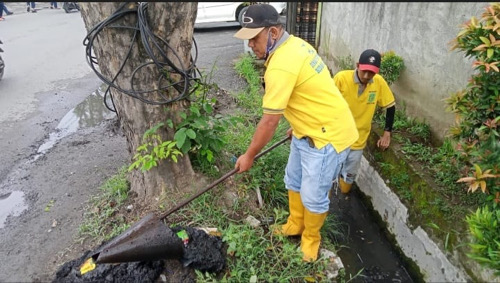 Pemko Medan Melalui Dinas PU Kota Medan Melakukan Normalisasi Drainase di Jalan Merak, Kel. Siskambing B, Kec. Medan Sunggal.