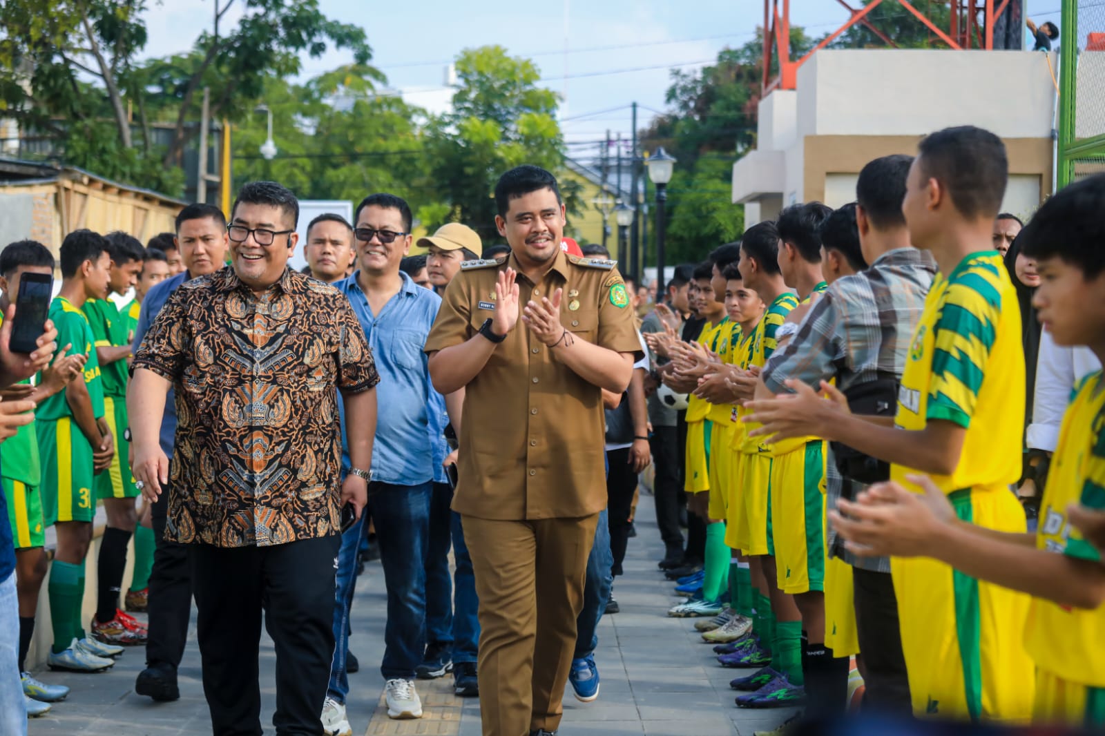 Bobby Nasution Resmikan Pemakaian Lapangan Gajah Mada di Jalan Krakatau, Kelurahan Pulo Brayan, Kecamatan Medan Timur, Senin (10/07).