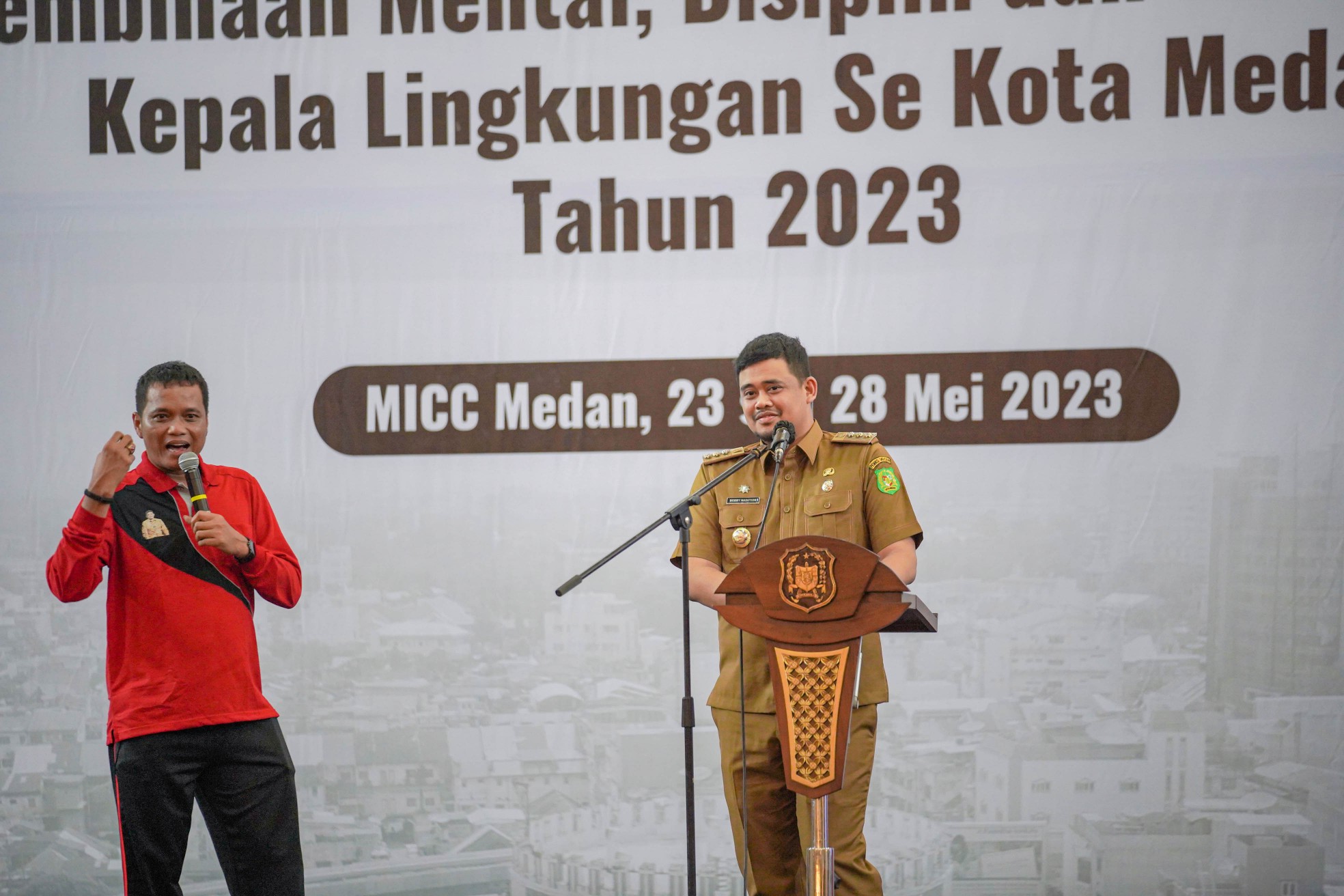 Wali Kota Medan Bobby Nasution Menghadiri Pembinaan Mental, Disiplin dan Etos Kerja Kepala Lingkungan (Kepling) Sekota Medan Tahun 2023 di Gedung Medan International Convention Centre Jalan Ringroad Medan, Selasa (23/5)