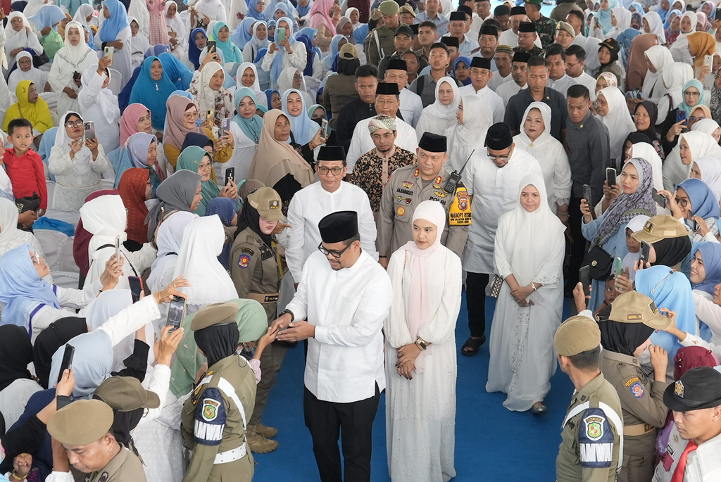 Bersama Ribuan Warga Bobby Nasution Peringati Isra Mikraj di Mesjid Raya Al Mashun