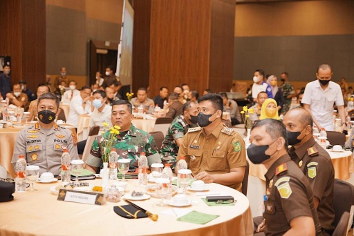 Wali Kota Medan, Bobby Nasution Menghadiri Rapat Koordinasi Percepatan Realisasi APBD Kabupaten/Kota  Se-Sumatera Utara Tahun 2022, di Santika Dyandra Hotel Jalan Kapten Maulana Lubis Medan, Selasa (31/5)