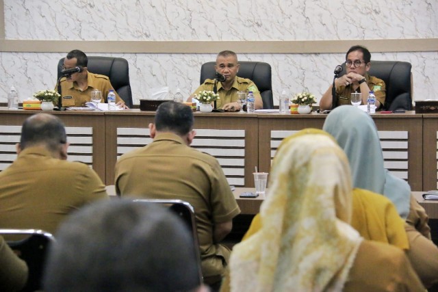 Asisten Pemerintahan dan Sosial Setda Kota Medan, M. Sofyan Mewakili Wali Kota Medan, Bobby Nasution Memimpin Rapat Akhir Persiapan Pelaksanaan Harganas Ke 29 Tahun 2022, di Kantor Wali Kota Medan, Senin (4/7)