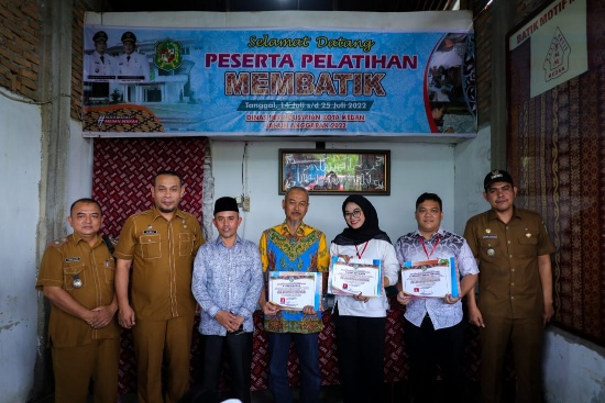 Warga Kota Medan Yang Tergabung Dalam Industri Kecil Menengah (IKM) Telah Mengikuti Pelatihan Membatik Yang Digelar Pemko Medan Melalui Dinas Perindustrian di Ardhina Batik, Jalan Bersama Gang Musyawarah, Kelurahan Bantan, Medan Tembung