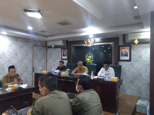 Asisten Pemerintahan dan Sosial Setda Kota Medan, M. Sofyan Dalam Rapat Dzikir Akbar dan Doa Bersama Sekaligus Penyambutan Jamaah Haji Asal Kota Medan Tahun 2022 Yang Diadakan di Kantor Wali Kota Medan, Selasa (2/8)