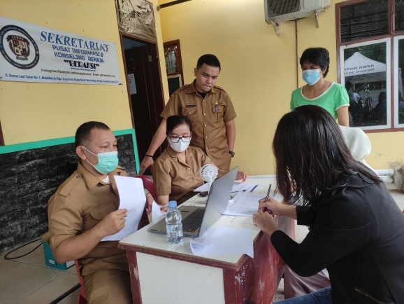 Pemko Medan Melalui Dinas Penanaman Modal, Pelayanan Terpadu Satu Pintu (DPMPTSP) Kota Medan Menggelar Kegiatan Jemput Bola Layanan Perizinan Bagi Pelaku Usaha di Kantor Lurah Sei Agul, Kecamatan Medan Barat, Selasa (2/8)