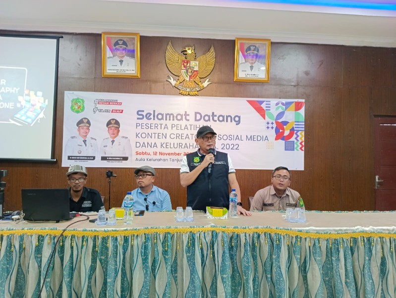 Kelurahan Tanjung Mulia Hilir Melalui Pokmas Karang Taruna Kelurahan Tanjung Mulia Hilir, Kecamatan Medan Deli Mengadakan Pelatihan Conten Creator Media Sosial Bagi Para Penggiat Medsos di Aula Kantor Lurah Tanjung Mulia Hilir, Sabtu (12/11)