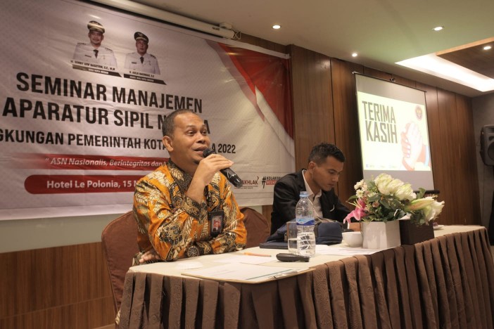 Dihari Kedua Seminar Manajemen ASN Pemko Medan, Para Peserta Mengikuti Paparan Terkait Wawasan Kebangsaan, Cinta Tanah Air dan Mentalitas Inovatif Dari Para Narasumber, di Hotel Le Polonia, Selasa (15/11)