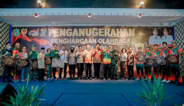 Alan Sastra Ginting, Atlet Peraih Emas dan Perunggu Di Asean Paragames 2022 Terima Bonus Puluhan Juta Dari Wali Kota Medan