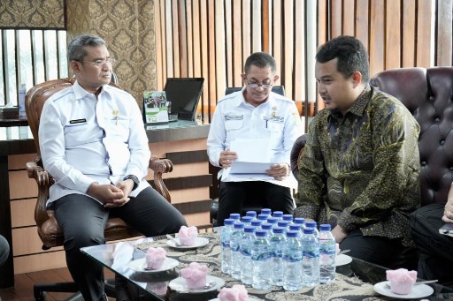 Sekda Kota Medan, Wiriya Alrahman Mewakili Wali Kota Medan, Bobby Nasution Menerima Audiensi Plt. Direktur Wilayah I Korsup KPK Edi Suryanto, Rabu (23/11)