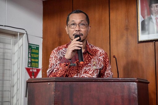 Plt Asisten Ekonomi dan Pembangunan, Mansursyah Membuka Focus Group Discussion (FGD) Tata Kelola Limbah Bahan Berbahaya dan Beracun (B3) Pada Pelayanan Kesehatan Kota Medan, di RSUD Dr. Pirngadi Medan, Kamis (1/12)