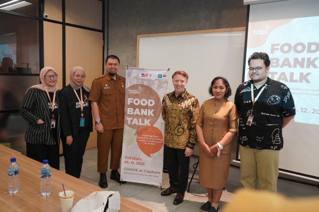 Sekretaris Dinas Ketahanan Pangan Kota Medan, Fariz Haholongan Hutagalung Menghadiri Food Bank Talk Dengan Thema “Fighting Food Insecurity And Tackling Surplus Unsold Bread in Medan” Yang Digelar di Cohive at clapham Center Point Medan, Selasa (6/12)