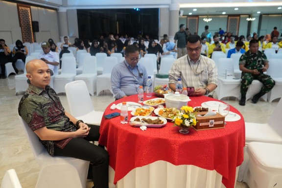 Sekretaris Dinas Kominfo Kota Medan, M. Agha Novrian Mewakili Kepala Dinas Kominfo Kota Medan, Arrahmaan Pane Menghadiri Pelantikan SMSI Provinsi Sumut, di Aula Raja Inal Siregar Kantor Gubsu, Selasa (7/1)