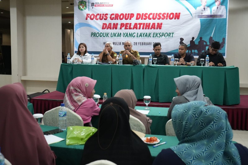 Pemko Medan melalui Dinas Koperasi Usaha Kecil Menengah, Perindustrian dan Perdagangan Kota Medan Mengadakan Focus Group Discussion (FGD) dan Pelatihan Produk UKM Yang Layak Untuk di Eksport, di Hotel Putra Mulia, Selasa (28/2)